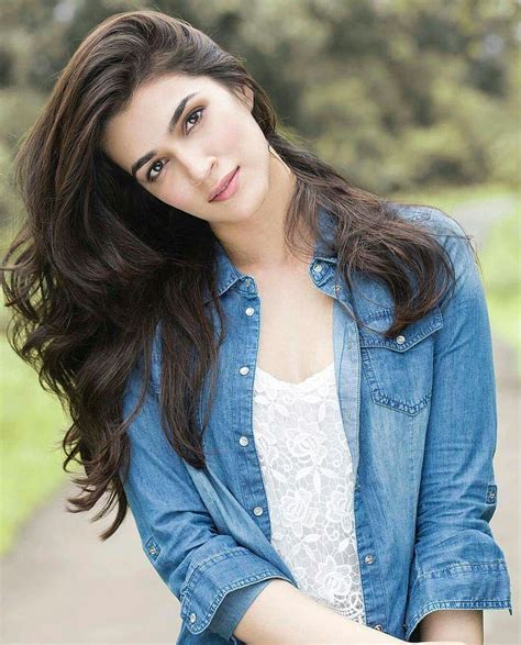 kriti sanon cute pictures kriti sanon gorgeous face