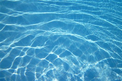 une eau trouble de piscine  les solutions pour la recuperer