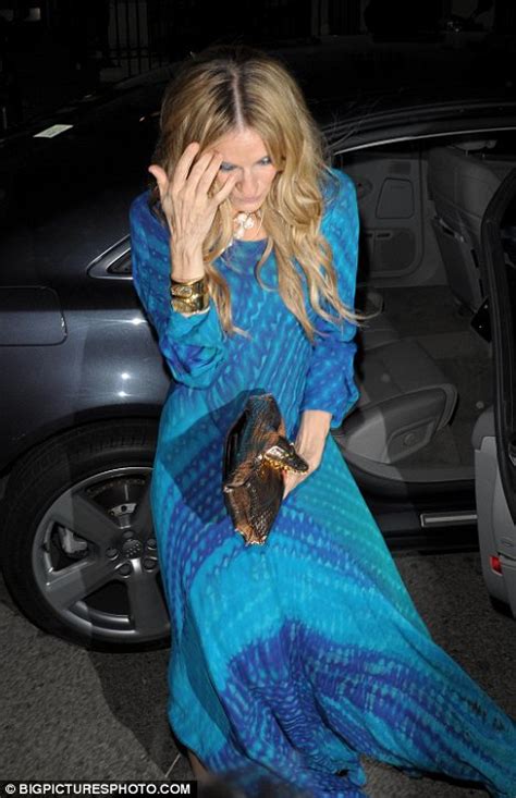 Sarah Jessica Parker Shows Off Her Incredibly Veiny Hand