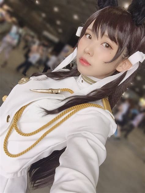 japan s 1 cosplayer attracts massive crowd at comiket the largest
