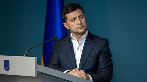 volodymyr zelenskiy     ukrainian president entangled  biden controversy