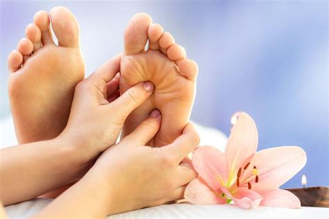 foot massage    expect  surprising health benefits healme