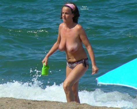 Beach Voyeur Big Natural Breast At Spain Beach