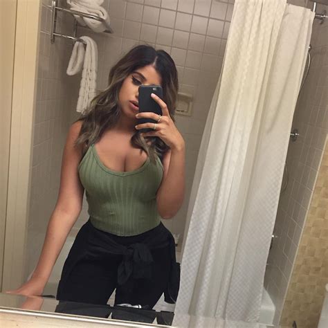 Kiranxo Cleavage Pictures 23 Pics Sexy Youtubers