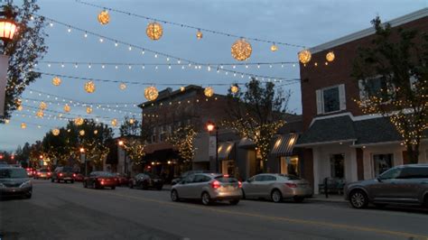 downtown sylvania lights    holiday season wnwo
