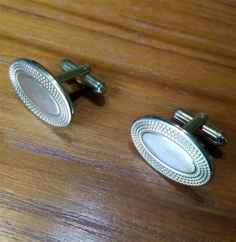 Vintage Gold Tone Metal Oval Cufflinks Shields Fifth Avenue 1 Diameter