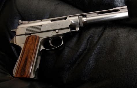 wildey  winchester magnum pistol    boom pinterest