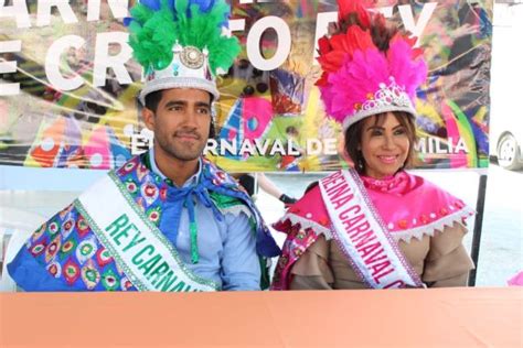 coronan   los reyes del desfile del carnaval de cristo rey  almomentonet noticias al