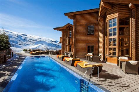 el exclusivo  glamuroso hotel lodge de sierra nevada reabre sus puertas