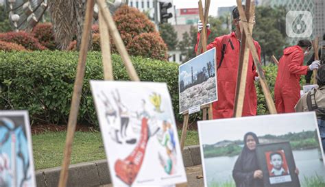 Foto Teatrikal Aktivis Refleksikan Potret Indonesia Di