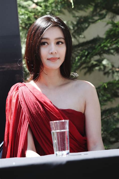 chinese famous actress fan bing bing looking demure and elegant hair and beauty fan