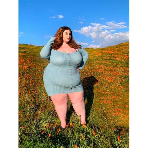 This 209 Kgs Woman Eats 10 000 Calories Per Day For Her Online Fans And