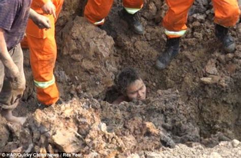 chinese mudslide four builders pulled out alive after being buried alive in shaoyang county