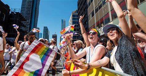 toronto pride parade kicks off downtown on sunday toronto globalnews ca