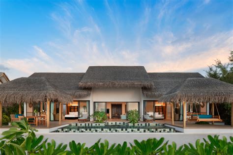 hiltons flagship brand  highly anticipated debut   maldives