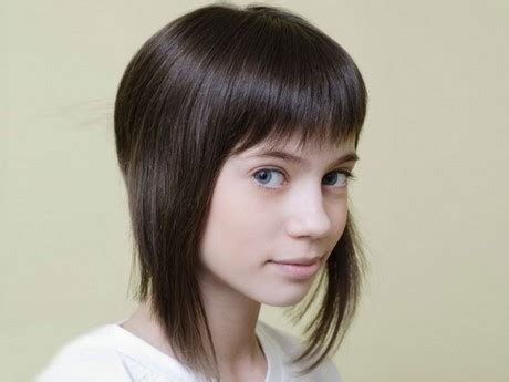 didascalia fornitore=”altro”esb professional / shutterstock.com/didascalia Tagli capelli bambina scalati