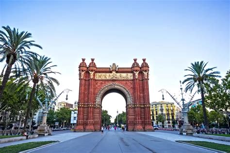 arc de triomphe  barcelona stock photo  ckatatonia