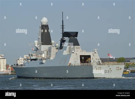royal navy type  destroyer hms duncan    river thames