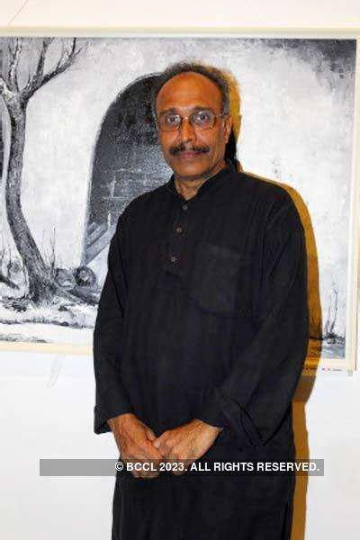guest at purnima bhattacharya s art exhibition at jehangir art gallery