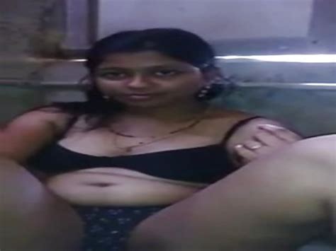 mujer india madura se masturba delante de la cámara