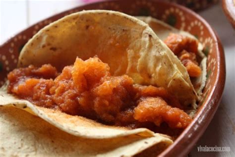 chicharron en salsa roja guiso mexicano facil receta video