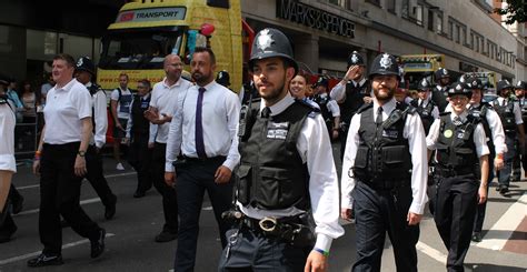 london s metropolitan police to launch lgbt staff network