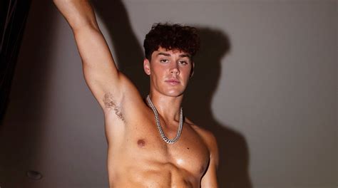 Tiktok Star Noah Beck Shows Off His Physique For ‘mood ’ Talks Dating