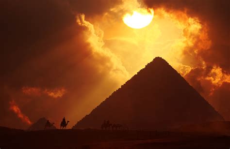 cosmic rays reveal mysterious chamber   great pyramid