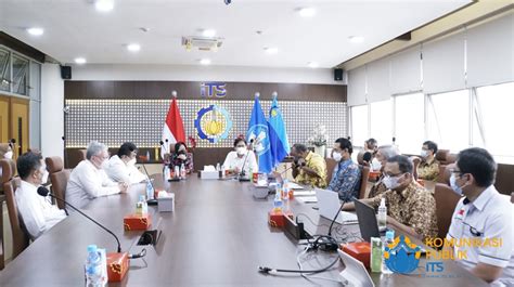 menteri sosial ri dr ir tri rismaharini mt dan rektor its prof dr ir