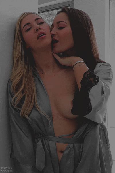 sex lesbian kissing art porno photo