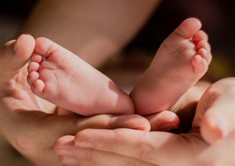 newborn skin  skin contact hopeful beginnings
