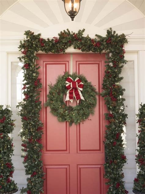 tips  hanging christmas wreaths  garlands