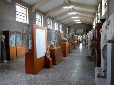 roman room   archaeological museum  ancient  robert