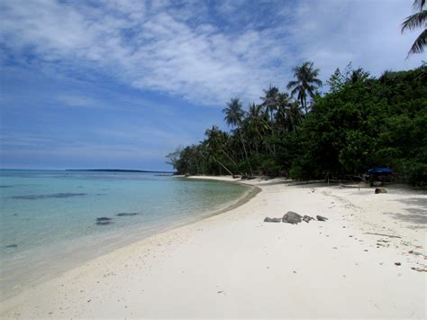 the amazing karimunjawa islands in indonesia please visit them now