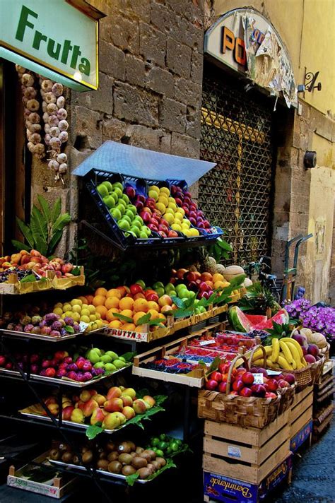 fruit vegetable stands markets images  pinterest