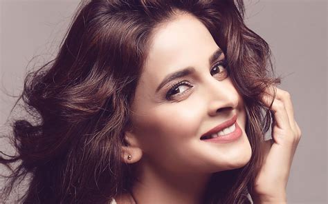 this love letter for saba qamar by an indian journalist is basically just all of us