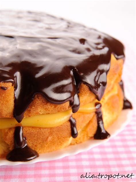it s in russian but i don t care yummy boston cream pie just