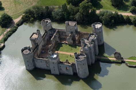 bodiam castle aerial image flying  bodiam castle  ea flickr