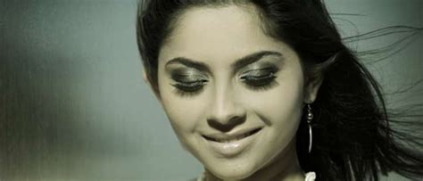 Hot Marathi Actress Sonali Kulkarni Wallpapers Pictures