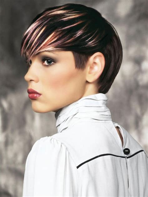 short hairstyle  streaks  contrasts  hair color