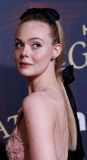 elle fanning cinched bow ponytail  great premiere
