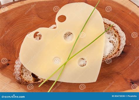 brood met kaas en boter stock foto image  gesneden