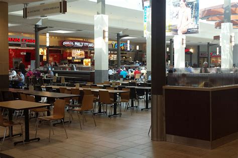 mall    food court restaurants   close
