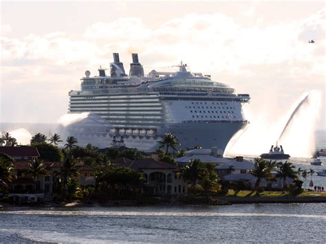 worlds largest cruise ships business insider