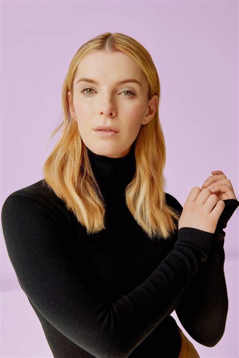 glow star betty gilpin what it s like to have pea sized confidence