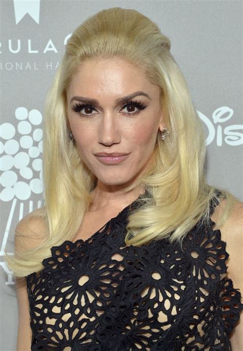 Gwen Stefani 46 Looks Flawless In Rare Make Up Free Selfie “you