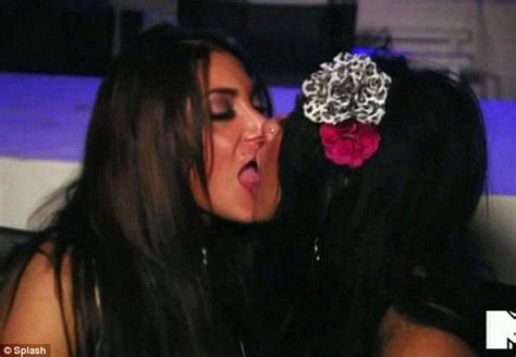 jersey shore s deena and snooki shock housemates as they share a