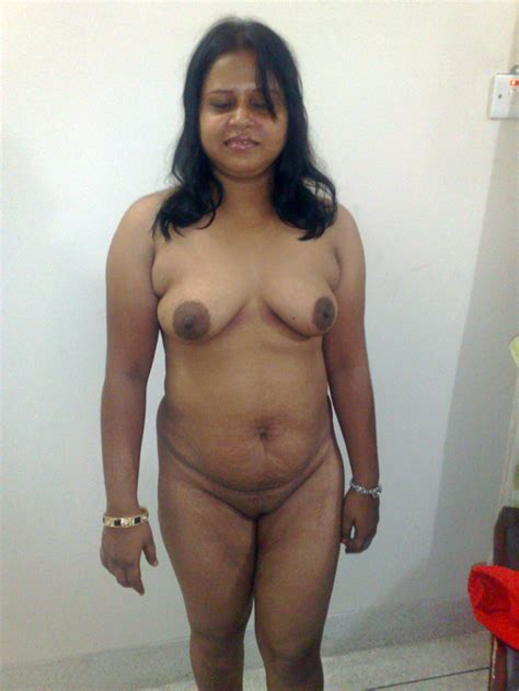 Sexy Indian Busty Babe Shows Her Shaved Pussy And Huge