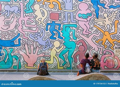 people watching  wall  artwork  modern artist keith haring famous  pop art style