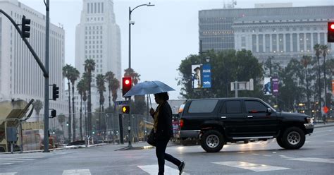it s raining in los angeles and people are losing their minds